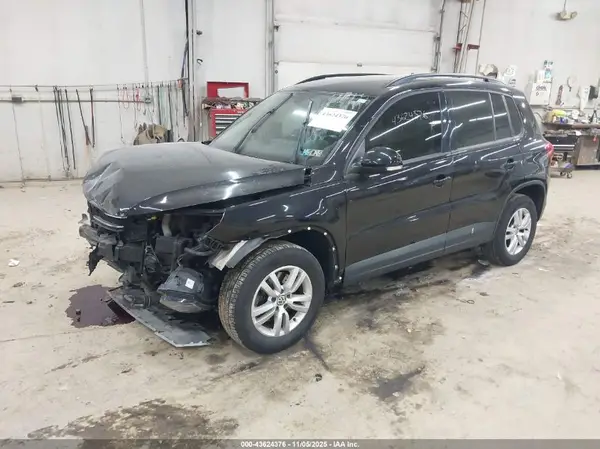 WVGBV7AX9HK011797 2017 VOLKSWAGEN TIGUAN - Image 2