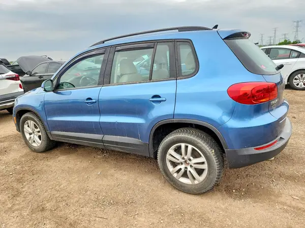 WVGBV7AX9HK030561 2017 VOLKSWAGEN TIGUAN - Image 2