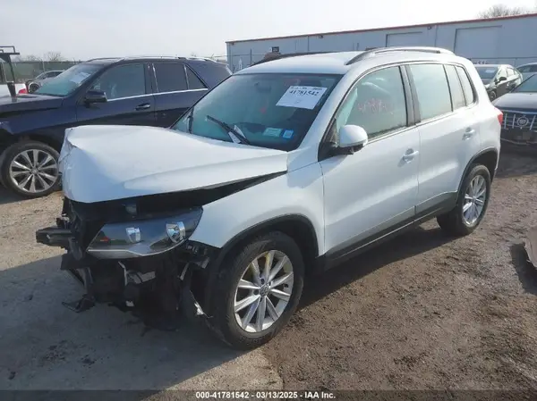 WVGBV7AX9HK046260 2017 VOLKSWAGEN TIGUAN - Image 2