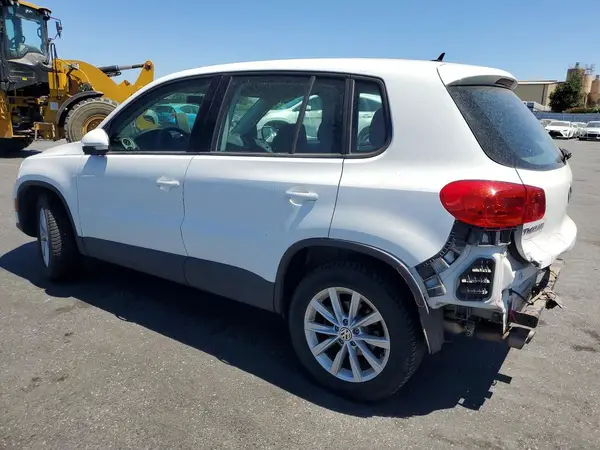 WVGBV7AX9HK050552 2017 VOLKSWAGEN TIGUAN - Image 2