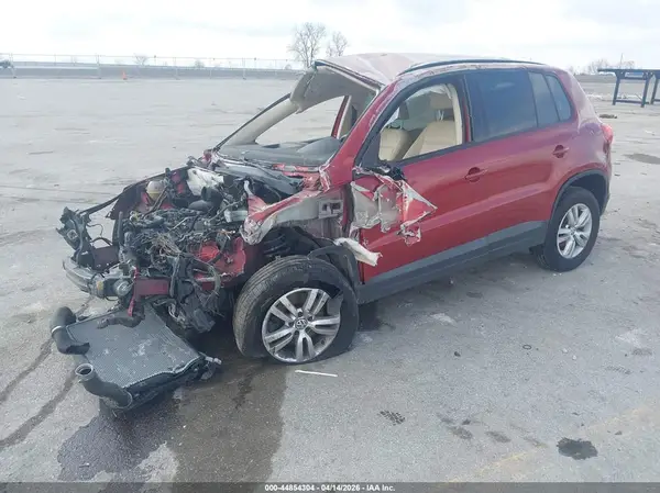 WVGBV7AXXGW074883 2016 VOLKSWAGEN TIGUAN - Image 2