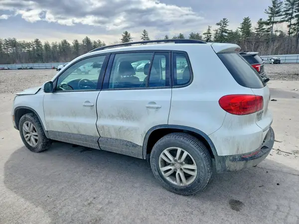 WVGBV7AXXGW523933 2016 VOLKSWAGEN TIGUAN - Image 2
