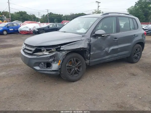 WVGBV7AXXGW525276 2016 VOLKSWAGEN TIGUAN - Image 2