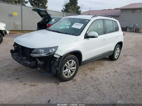WVGBV7AXXGW585428 2016 VOLKSWAGEN TIGUAN - Image 2