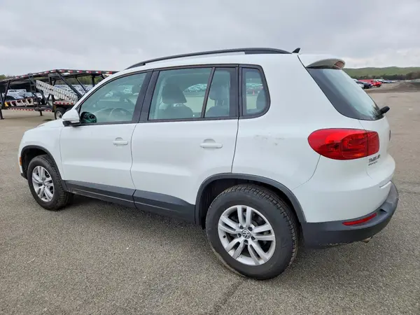WVGBV7AXXHK000131 2017 VOLKSWAGEN TIGUAN - Image 2