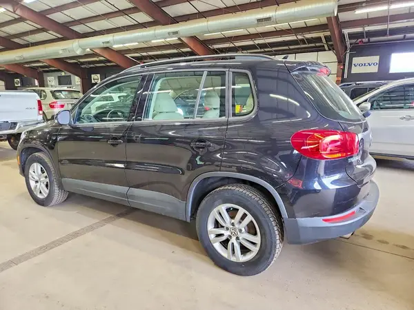 WVGBV7AXXHK000324 2017 VOLKSWAGEN TIGUAN - Image 2