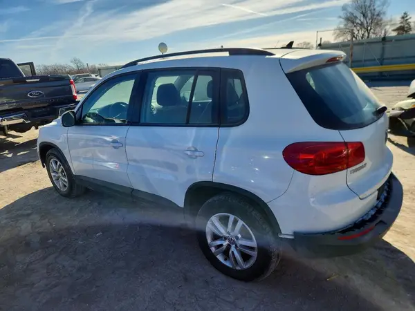 WVGBV7AXXHK025918 2017 VOLKSWAGEN TIGUAN - Image 2