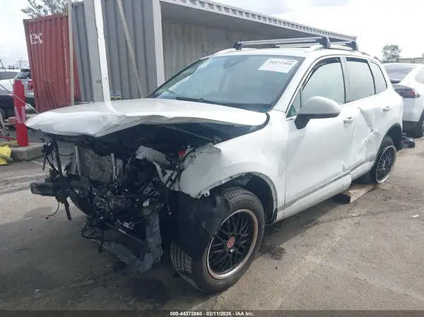 WVGEF7BP0HD005299 2017 VOLKSWAGEN TOUAREG - Image 2