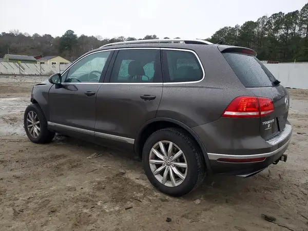 WVGEF7BP2HD006874 2017 VOLKSWAGEN TOUAREG - Image 2
