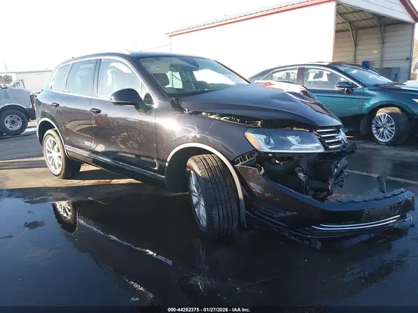 WVGEF7BP5HD000972 2017 VOLKSWAGEN TOUAREG - Image 1