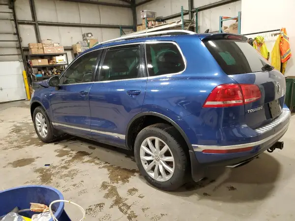 WVGEF7BP7HD004456 2017 VOLKSWAGEN TOUAREG - Image 2