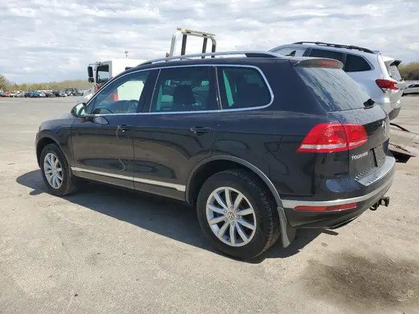 WVGEF7BP9HD004779 2017 VOLKSWAGEN TOUAREG - Image 2