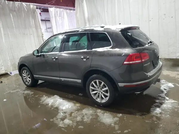 WVGEF9BP0GD001831 2016 VOLKSWAGEN TOUAREG - Image 2