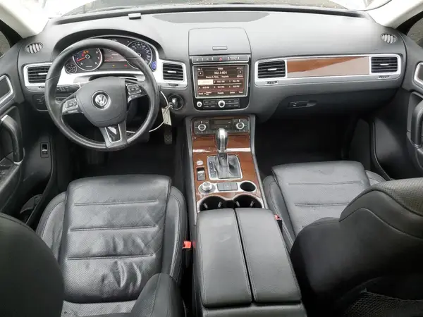 WVGEF9BP0GD010643 2016 VOLKSWAGEN TOUAREG - Image 8