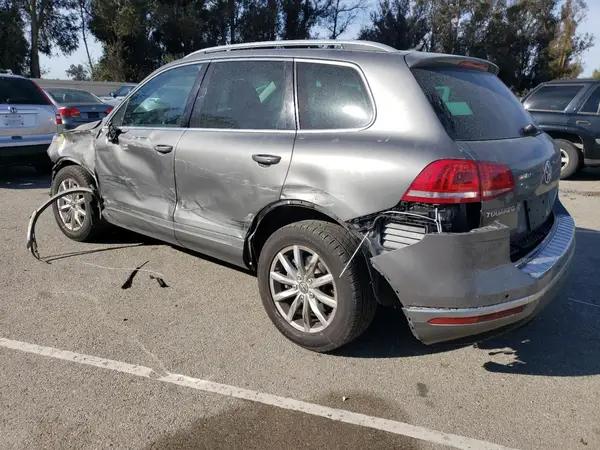 WVGEF9BP0GD012604 2016 VOLKSWAGEN TOUAREG - Image 2