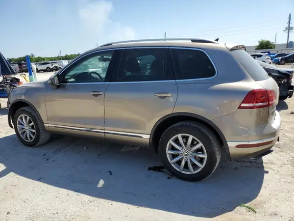 WVGEF9BP1GD006147 2016 VOLKSWAGEN TOUAREG - Image 2