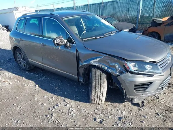 WVGEF9BP1GD008867 2016 VOLKSWAGEN TOUAREG - Image 1