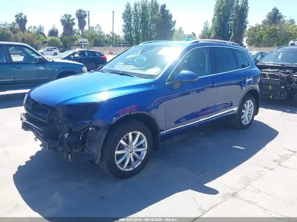 WVGEF9BP1GD012630 2016 VOLKSWAGEN TOUAREG - Image 2