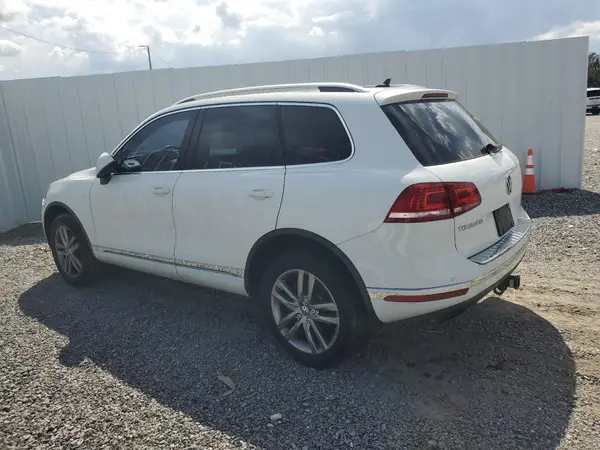 WVGEF9BP1GD012689 2016 VOLKSWAGEN TOUAREG - Image 2