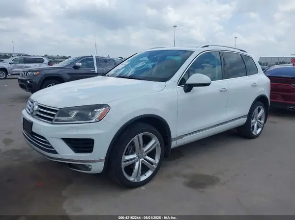 WVGEF9BP1GD012885 2016 VOLKSWAGEN TOUAREG - Image 2