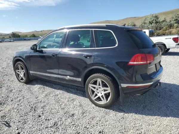 WVGEF9BP2GD010319 2016 VOLKSWAGEN TOUAREG - Image 2