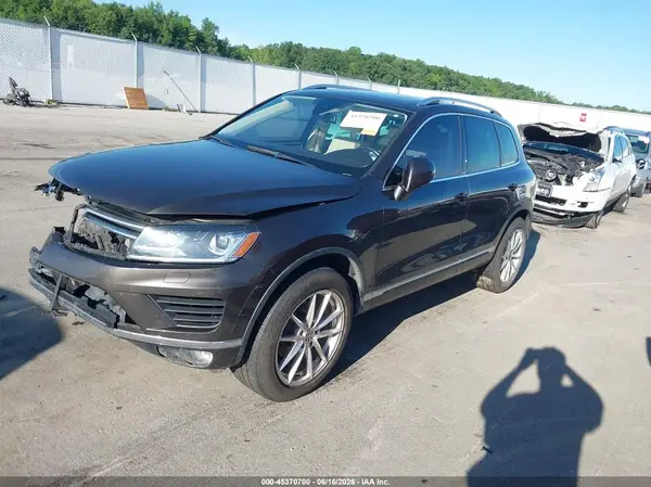 WVGEF9BP3GD008174 2016 VOLKSWAGEN TOUAREG - Image 2