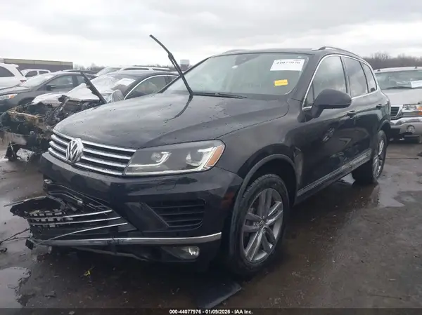WVGEF9BP3GD010023 2016 VOLKSWAGEN TOUAREG - Image 2