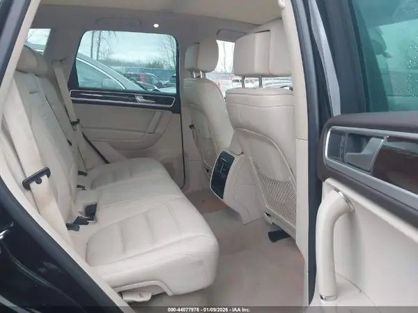 WVGEF9BP3GD010023 2016 VOLKSWAGEN TOUAREG - Image 8