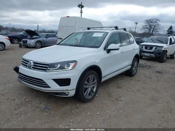 WVGEF9BP3GD010247 2016 VOLKSWAGEN TOUAREG - Image 2