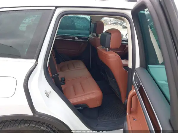 WVGEF9BP3GD010247 2016 VOLKSWAGEN TOUAREG - Image 8