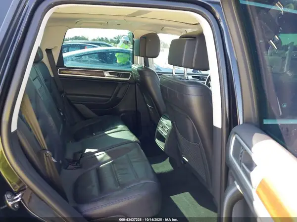 WVGEF9BP4GD003064 2016 VOLKSWAGEN TOUAREG - Image 8