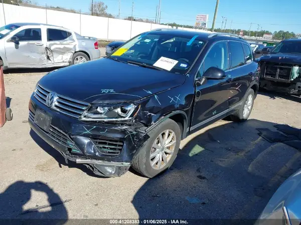 WVGEF9BP4GD012265 2016 VOLKSWAGEN TOUAREG - Image 2