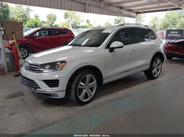 WVGEF9BP5GD002473 2016 VOLKSWAGEN TOUAREG - Image 2