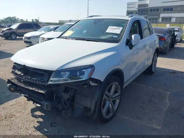 WVGEF9BP5GD005356 2016 VOLKSWAGEN TOUAREG - Image 2