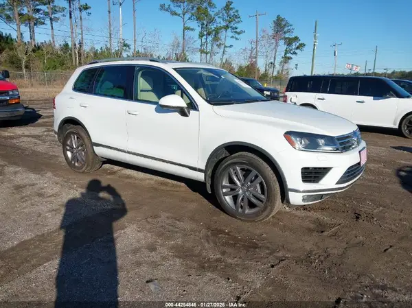 WVGEF9BP5GD010993 2016 VOLKSWAGEN TOUAREG - Image 1