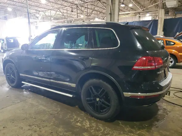 WVGEF9BP5GD011285 2016 VOLKSWAGEN TOUAREG - Image 2
