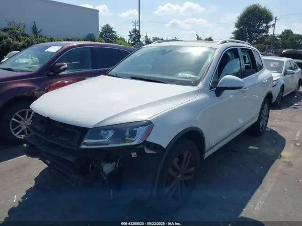 WVGEF9BP5GD011397 2016 VOLKSWAGEN TOUAREG - Image 2