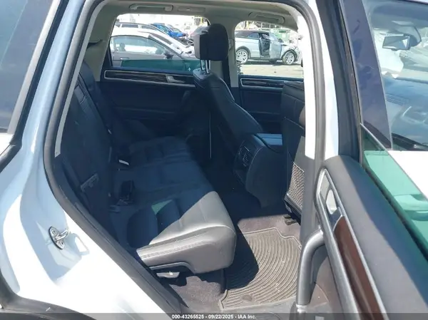 WVGEF9BP5GD011397 2016 VOLKSWAGEN TOUAREG - Image 8