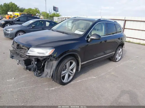 WVGEF9BP5GD011576 2016 VOLKSWAGEN TOUAREG - Image 2