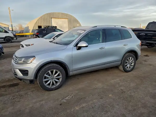 WVGEF9BP7GD010185 2016 VOLKSWAGEN TOUAREG - Image 1