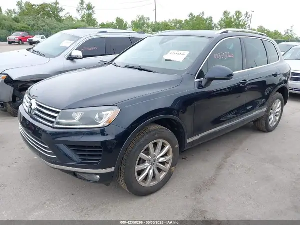 WVGEF9BP7GD012373 2016 VOLKSWAGEN TOUAREG - Image 2