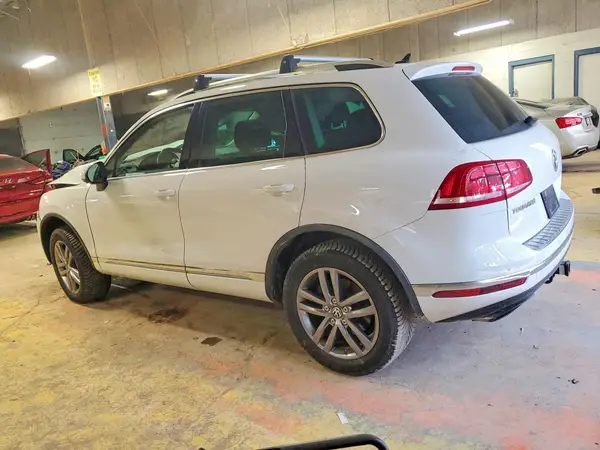 WVGEF9BP7GD012700 2016 VOLKSWAGEN TOUAREG - Image 2