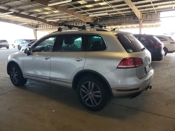 WVGEF9BP8GD009532 2016 VOLKSWAGEN TOUAREG - Image 2