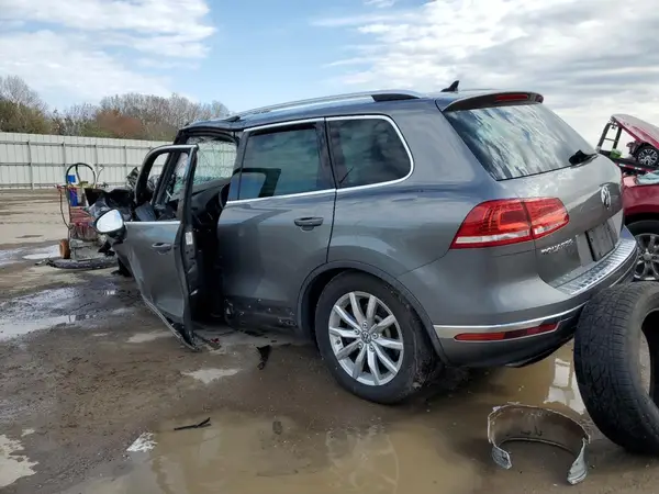WVGEF9BP9GD001486 2016 VOLKSWAGEN TOUAREG - Image 2