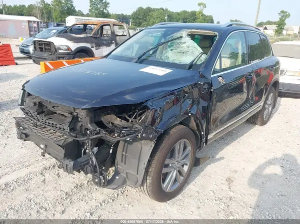 WVGEF9BP9GD004985 2016 VOLKSWAGEN TOUAREG - Image 2