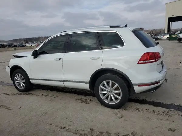 WVGEF9BP9GD005988 2016 VOLKSWAGEN TOUAREG - Image 2