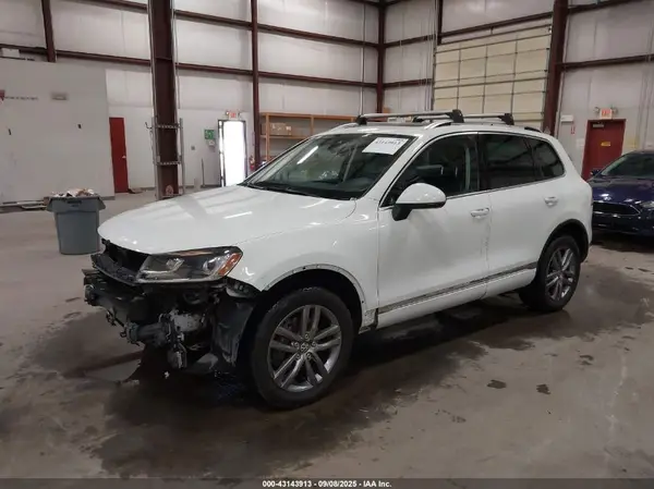 WVGEF9BP9GD008521 2016 VOLKSWAGEN TOUAREG - Image 2