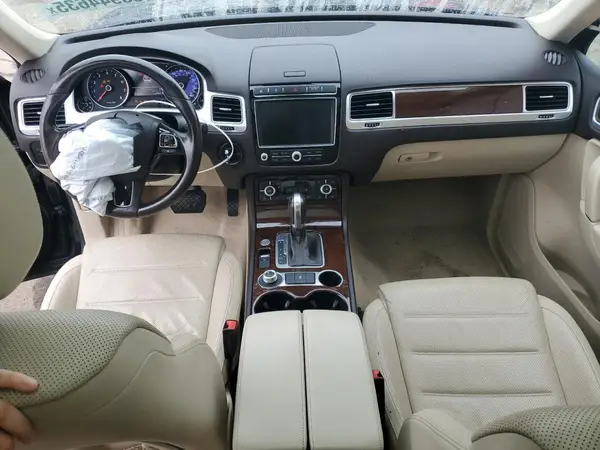 WVGEF9BPXGD006163 2016 VOLKSWAGEN TOUAREG - Image 8