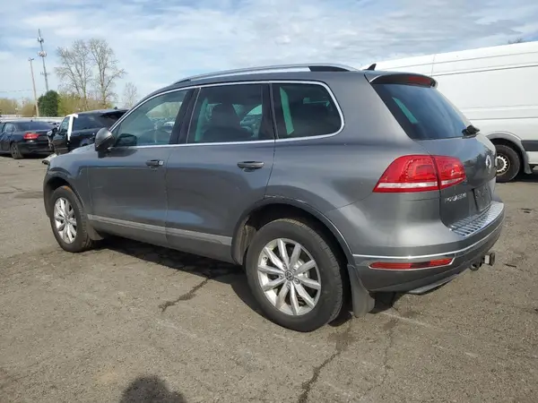 WVGEF9BPXGD007023 2016 VOLKSWAGEN TOUAREG - Image 2