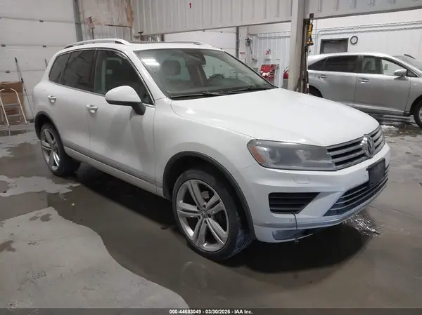 WVGEF9BPXGD011685 2016 VOLKSWAGEN TOUAREG - Image 1